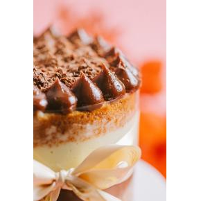 Bolo festivo    4 LEITES COM BRIGADEIRO GOURMET  - Serve  10 PORÇÕES