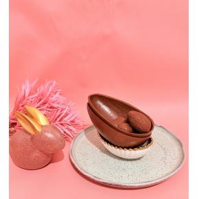 Ovo Tradicional com chocolate Blend Nobre Puro com 4 mini ovinhos crocantes 